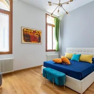 https://rialto-bridge-lovely-apartment.hotelinveneto.com