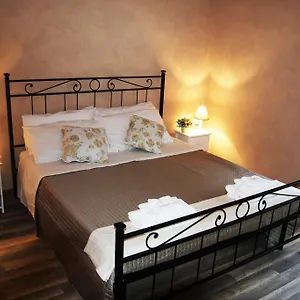  Apartment House Colosseo